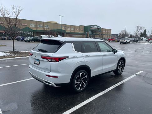 Used 2023 Mitsubishi Outlander SE image 4