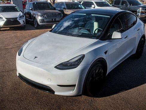 Used 2020 Tesla Model Y Long Range image 9