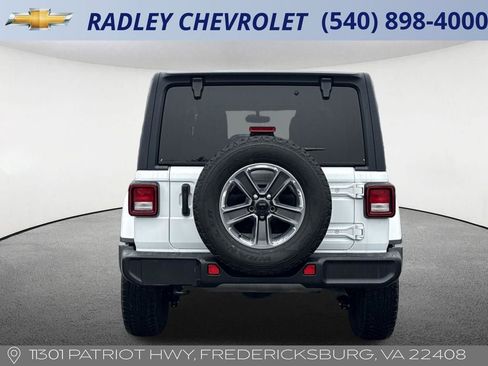 Used 2022 Jeep Wrangler Unlimited Sahara w/ Cold Weather Group image 19