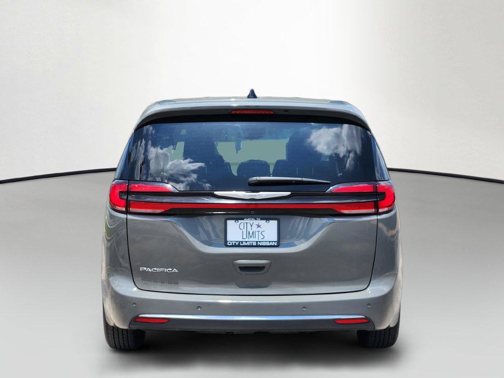 Used 2023 Chrysler Pacifica Touring-L FWD image 6