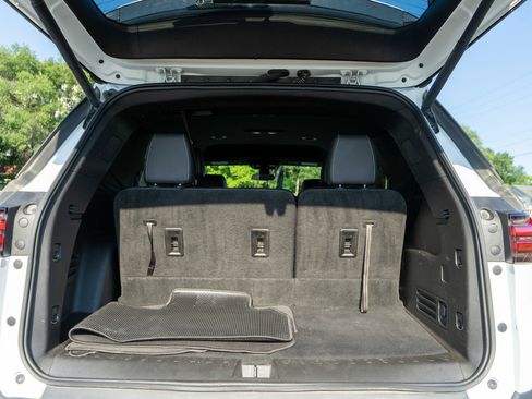 Used 2023 Chevrolet Traverse LT AWD/4WD image 9