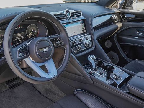 Used 2023 Bentley Bentayga AWD/4WD image 17