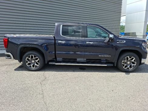 Used 2022 GMC Sierra 1500 SLT w/ SLT Premium Plus Package AWD/4WD image 2