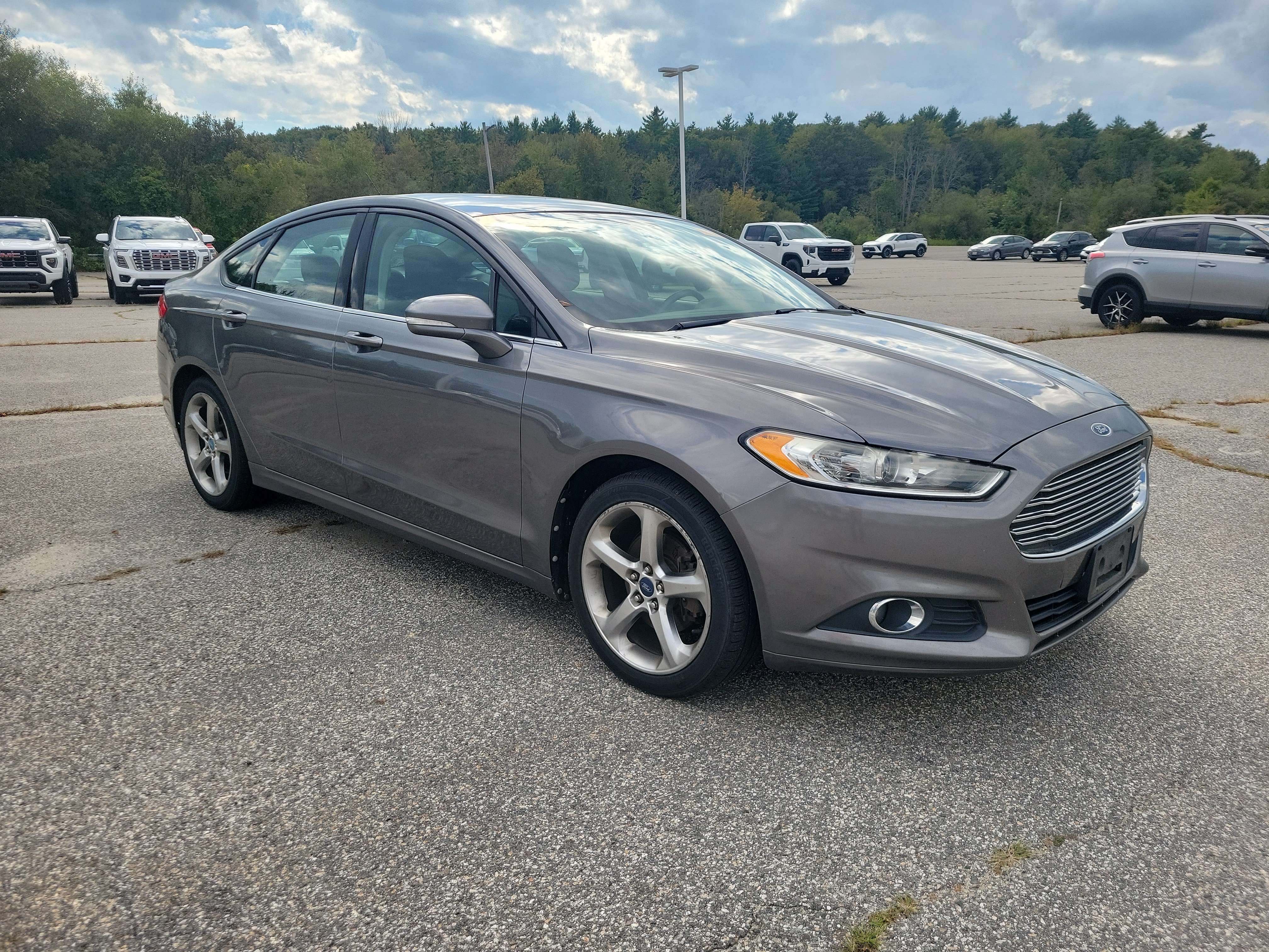 Used 2013 Ford Fusion SE FWD image 3
