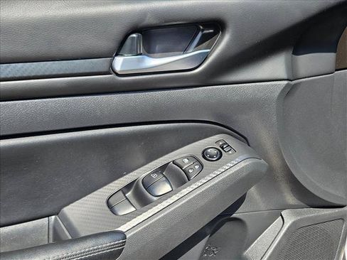 Used 2024 Nissan Altima 2.5 SV FWD image 11