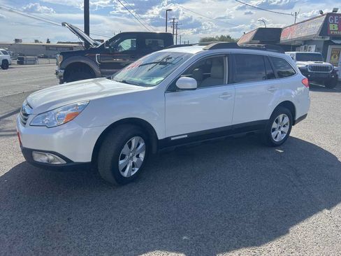 Used 2011 Subaru Outback 2.5i Premium AWD/4WD image 3