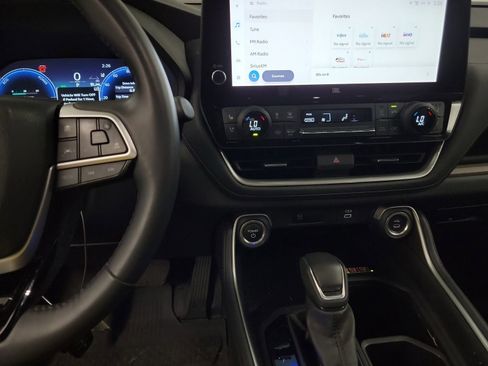 Used 2024 Toyota Grand Highlander Limited image 11