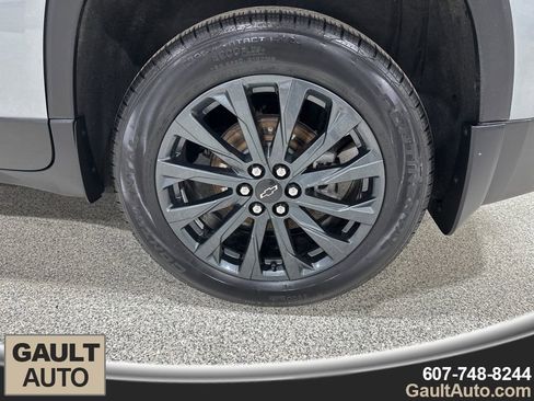 Used 2023 Chevrolet Traverse RS image 18