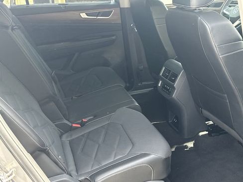 Used 2024 Volkswagen Atlas SE FWD image 30