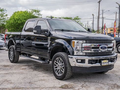 Used 2019 Ford F250 Lariat w/ Lariat Value Package image 3