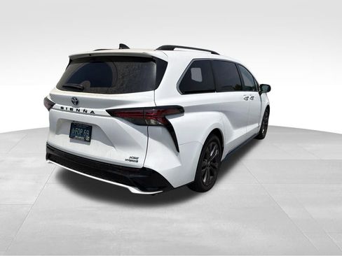 Used 2021 Toyota Sienna XSE w/ XSE Plus Package FWD image 6