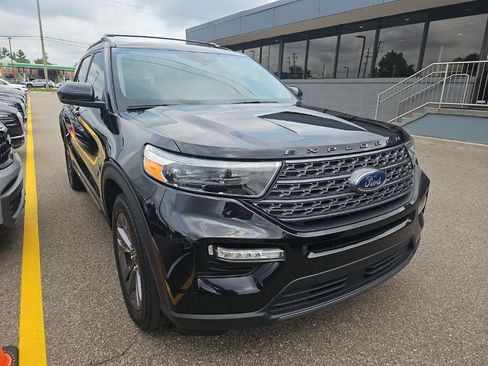 Used 2023 Ford Explorer XLT w/ Equipment Group 202A AWD/4WD image 1