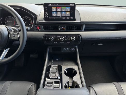 Certified 2025 Honda Pilot Touring image 37
