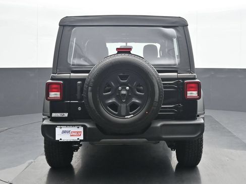 Used 2022 Jeep Wrangler Unlimited Sport AWD/4WD image 5