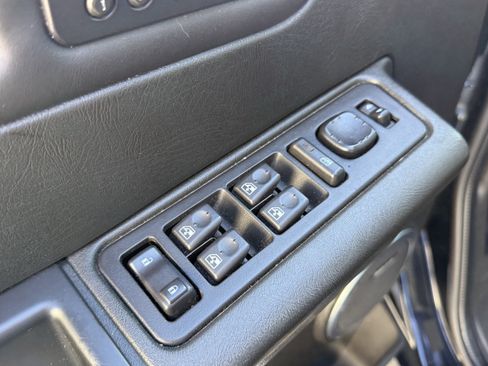 Used 2005 HUMMER H2 w/ Preferred Equipment Group image 11