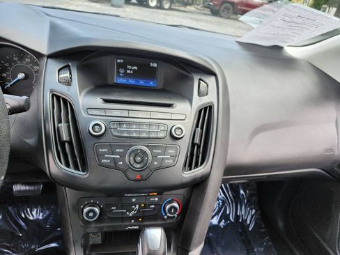 Used 2016 Ford Focus SE FWD image 9