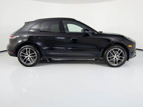 Certified 2025 Porsche Macan image 11