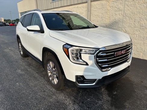 Used 2024 GMC Terrain SLT AWD/4WD image 2