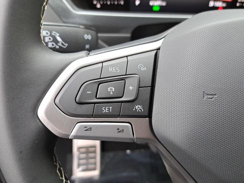 Certified 2023 Volkswagen Tiguan SE R-Line image 17