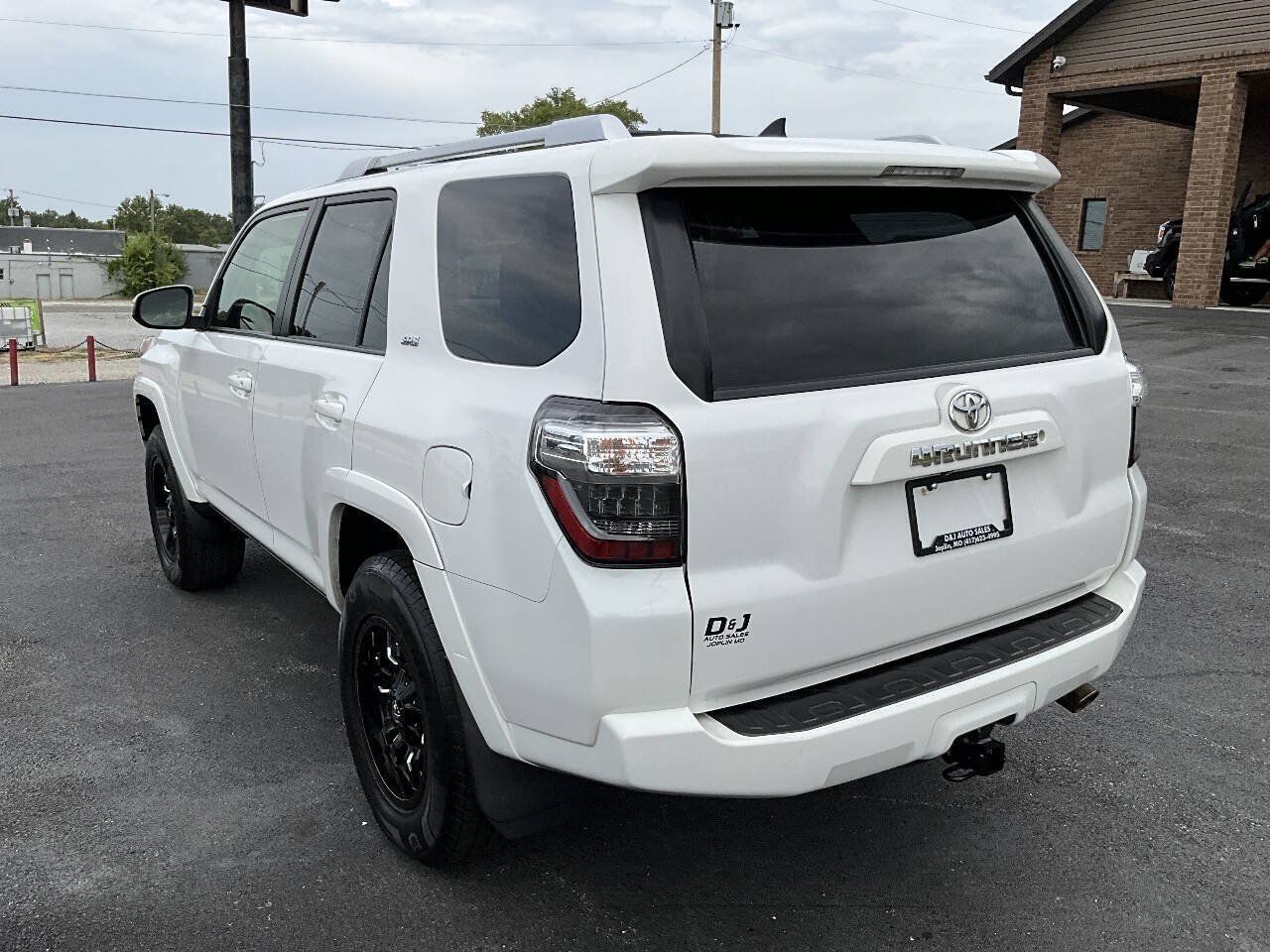 Used 2015 Toyota 4Runner SR5 w/ Four Season Floor Mat Package AWD/4WD image 5