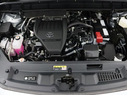 Certified 2025 Toyota Highlander LE FWD image 40