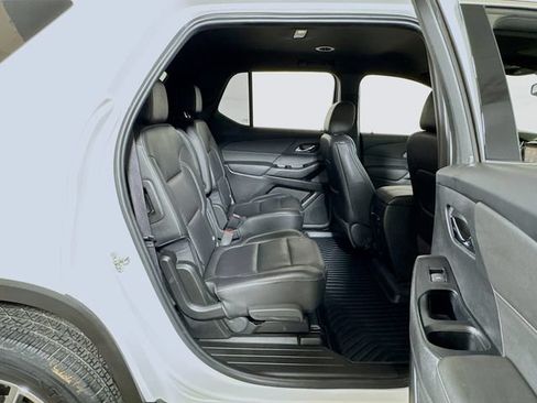 Used 2023 Chevrolet Traverse LT FWD image 25