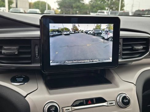 Used 2023 Ford Explorer XLT w/ Equipment Group 202A AWD/4WD image 28