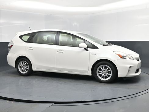 Used 2012 Toyota Prius V Five image 2