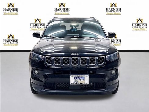 Used 2024 Jeep Compass Latitude AWD/4WD image 2
