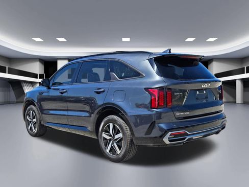 Used 2023 Kia Sorento S w/ Panoramic Sunroof Package image 4