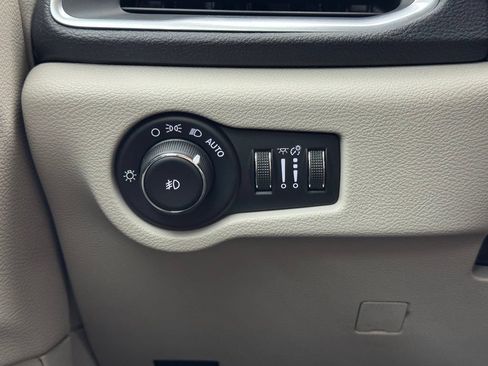 Used 2017 Chrysler Pacifica Limited FWD image 26
