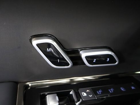 Used 2023 Land Rover Range Rover SV image 38