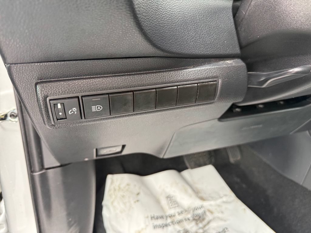Certified 2025 Toyota Corolla LE FWD image 27