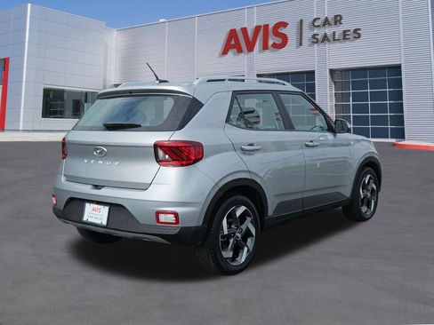 Used 2025 Hyundai Venue SEL FWD image 6