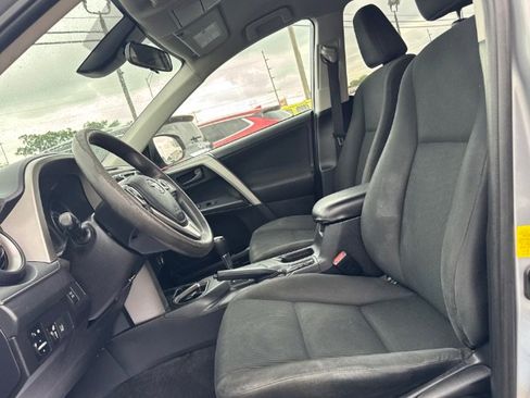 Used 2017 Toyota RAV4 LE AWD/4WD image 17