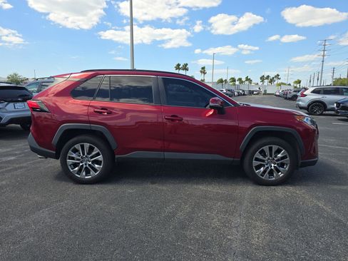 Used 2019 Toyota RAV4 XLE Premium FWD image 3