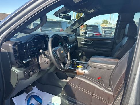 Used 2025 Chevrolet Silverado 1500 High Country AWD/4WD image 17