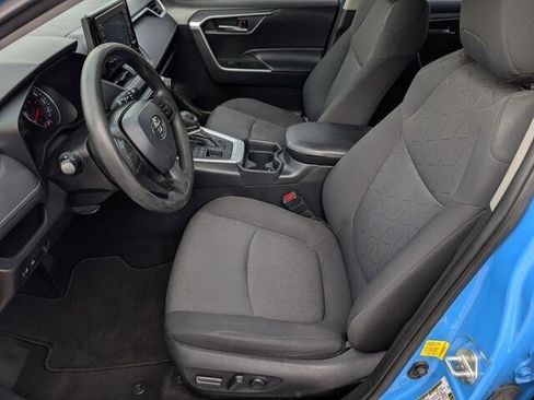 Used 2021 Toyota RAV4 XLE image 26