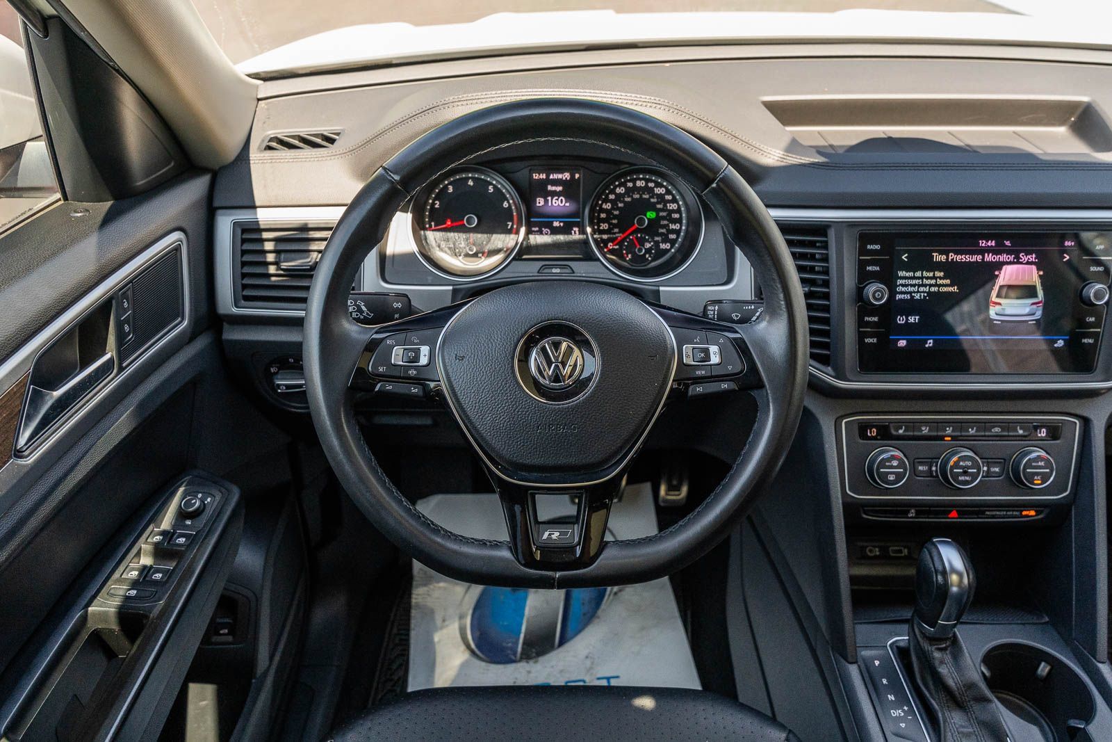 Used 2019 Volkswagen Atlas SE w/ Panoramic Sunroof Package FWD image 24