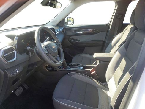 Used 2025 Chevrolet TrailBlazer LT AWD/4WD image 8
