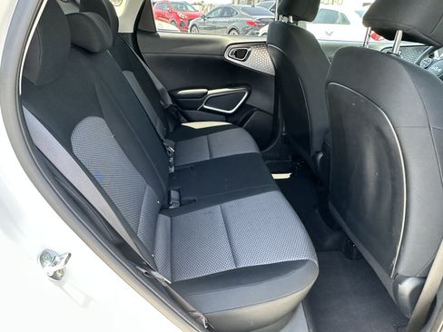 Certified 2025 Kia Soul LX w/ LX Technology Package FWD image 16