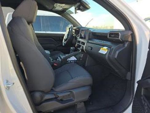 Used 2025 Toyota Tacoma SR image 21
