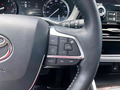 Used 2020 Toyota Highlander Limited FWD image 21
