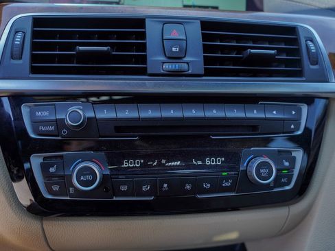 Used 2018 BMW 328d xDrive Sedan w/ Premium Package image 17