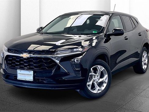 Used 2024 Chevrolet Trax LS w/ LS Convenience Package image 11