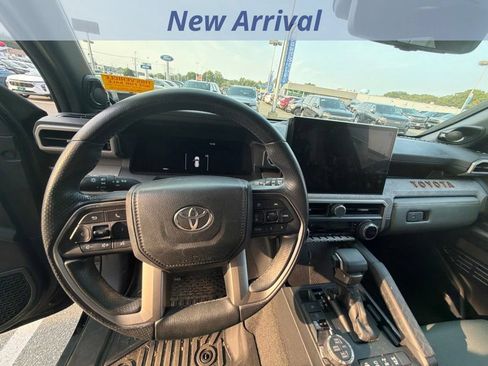 Used 2025 Toyota 4Runner Trailhunter AWD/4WD image 12