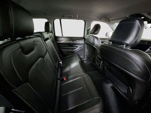 Used 2023 Jeep Grand Cherokee Limited w/ Luxury Tech Group II AWD/4WD image 20