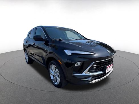 Used 2025 Buick Encore GX Preferred AWD/4WD image 3