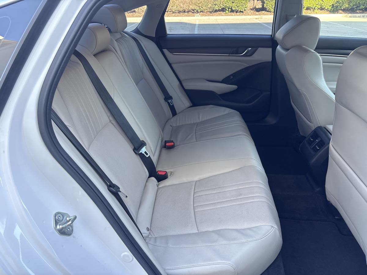 Used 2018 Honda Accord Touring image 13