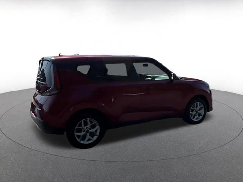 Used 2025 Kia Soul LX w/ LX Technology Package FWD image 4